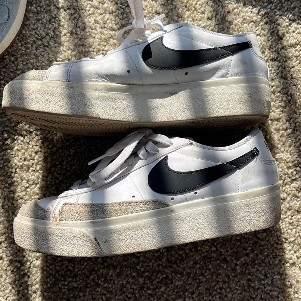 Nike - Picture 2 of 4